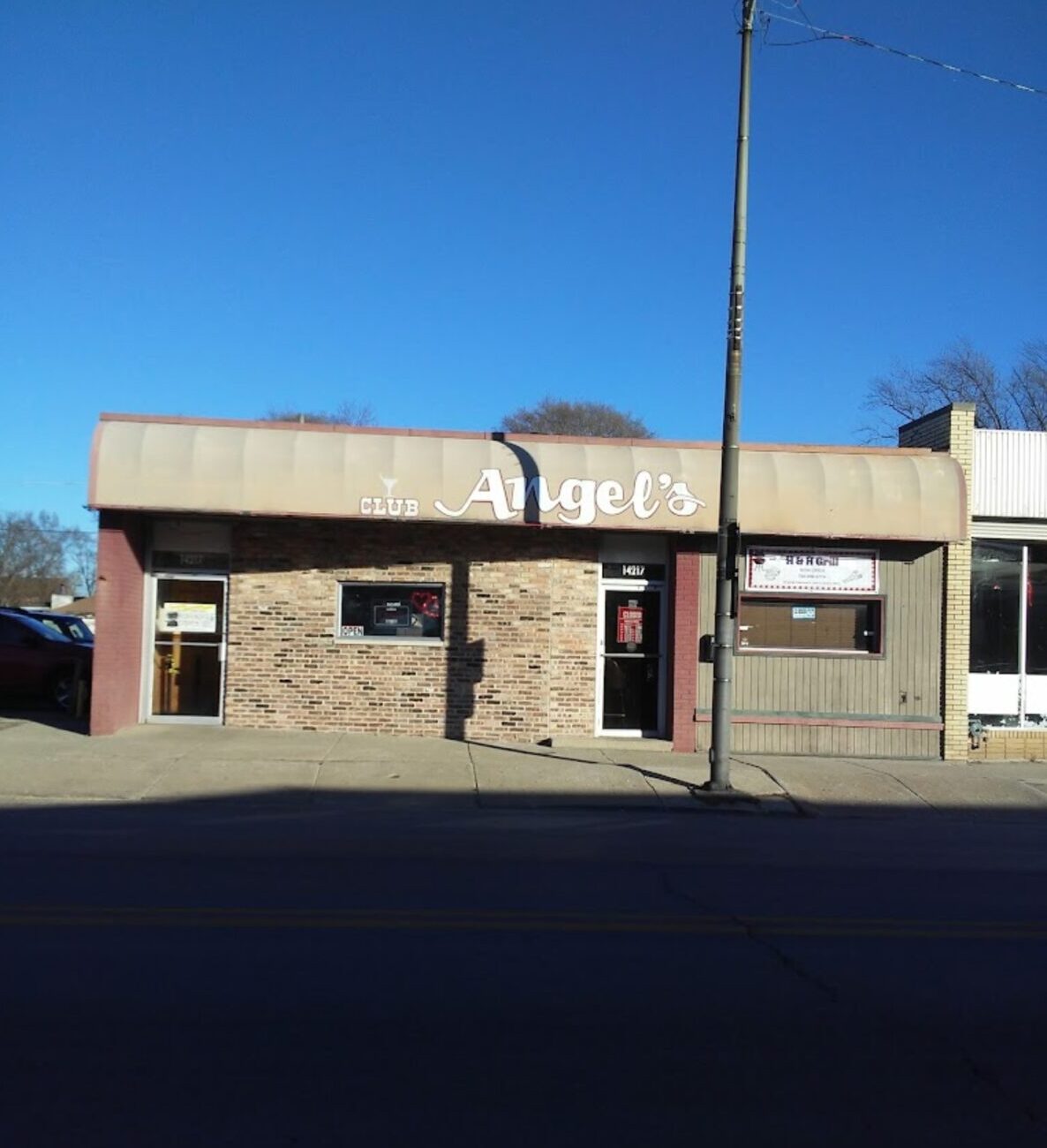 Read more about the article Angel’s Bar and Grill