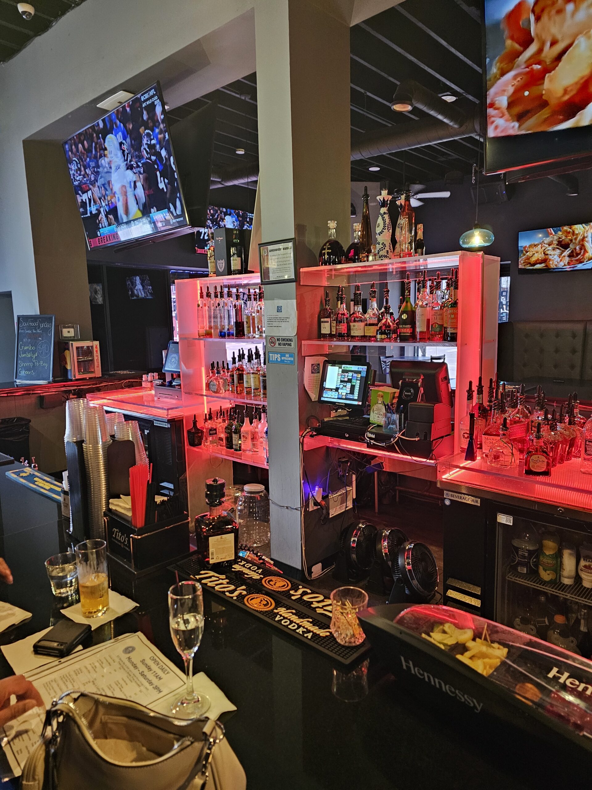 Read more about the article B’Z Sports Bar & Grill